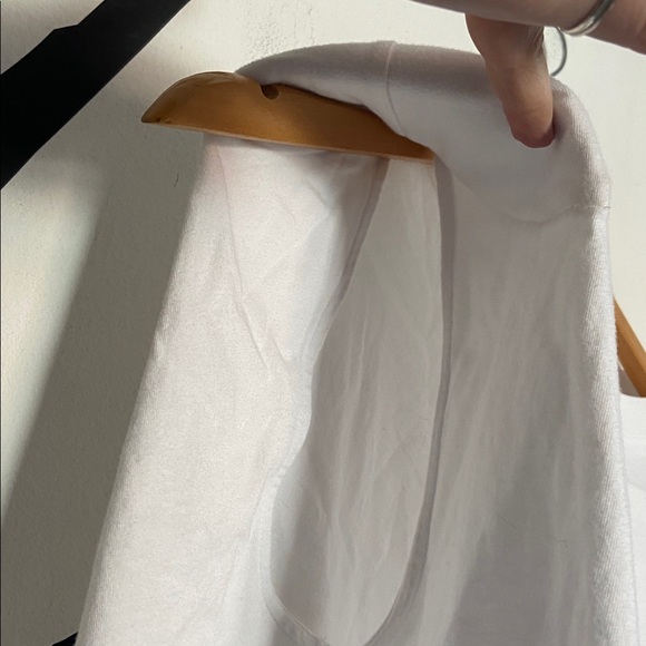 NWT Aritzia Babaton white muscle tee with padded shoulders - Picture 7 of 11